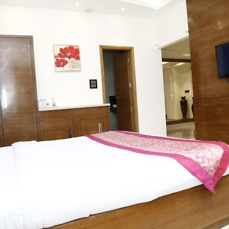 Hotel Pacific Roorkee Esterno foto