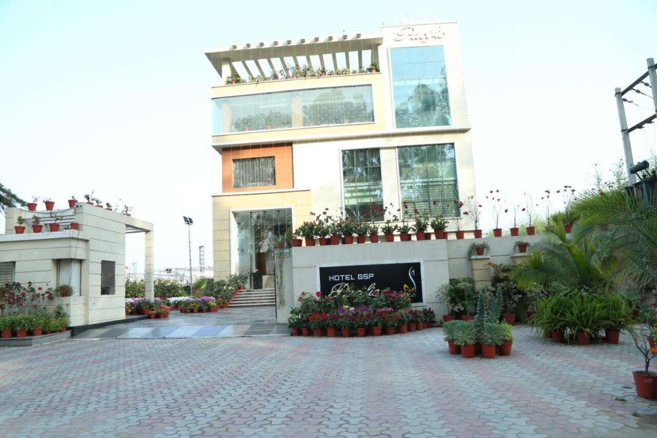 Hotel Pacific Roorkee Esterno foto