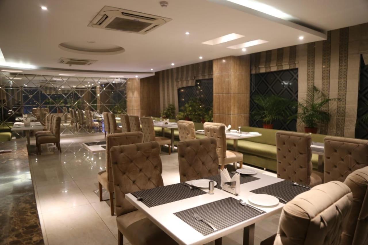 Hotel Pacific Roorkee Esterno foto
