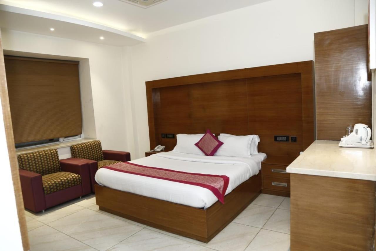 Hotel Pacific Roorkee Esterno foto