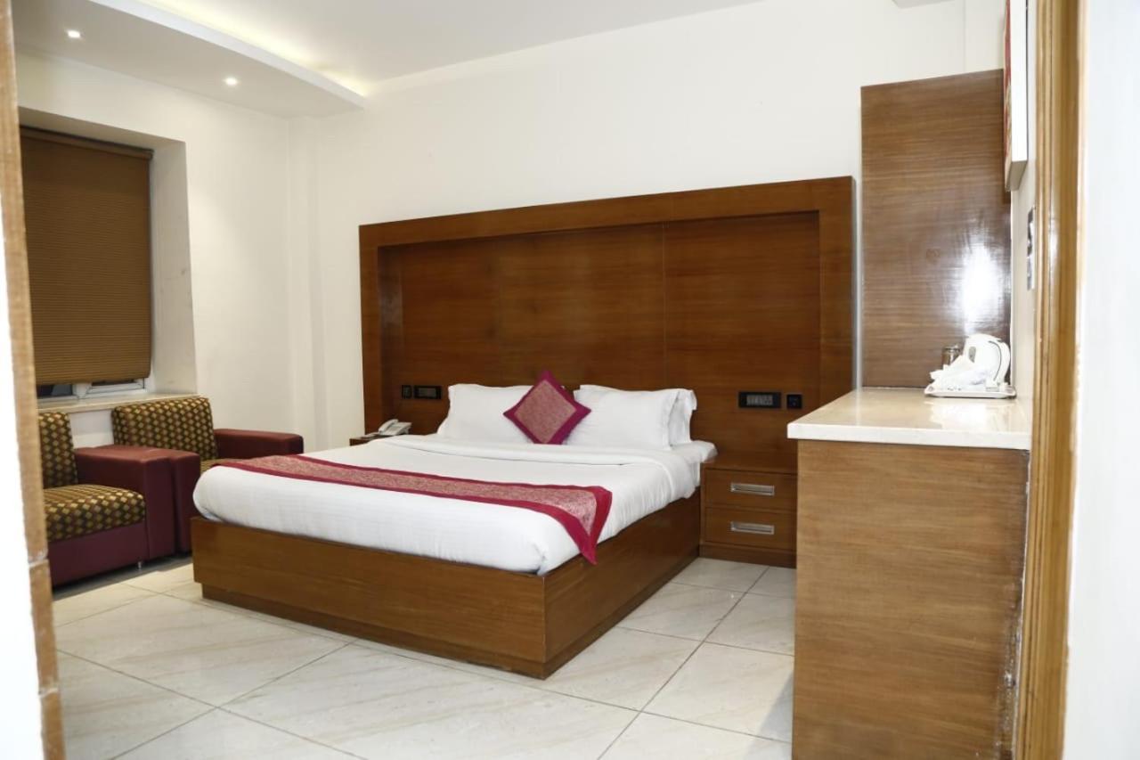 Hotel Pacific Roorkee Esterno foto